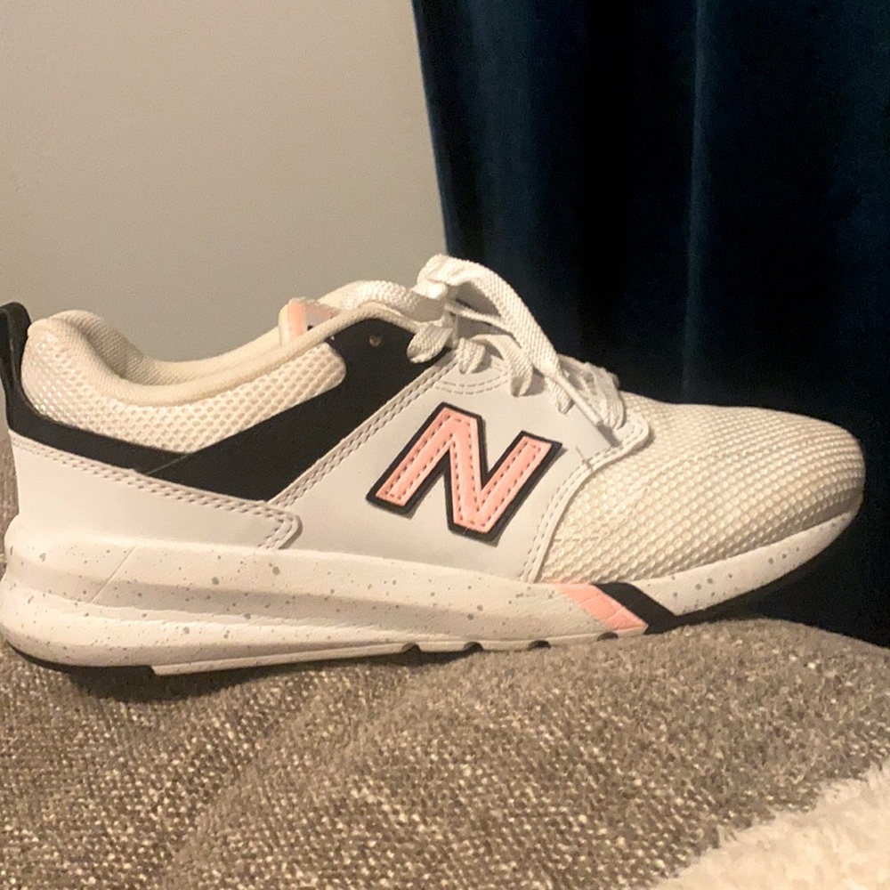 NEW BALANCE TENNIS SHOES!